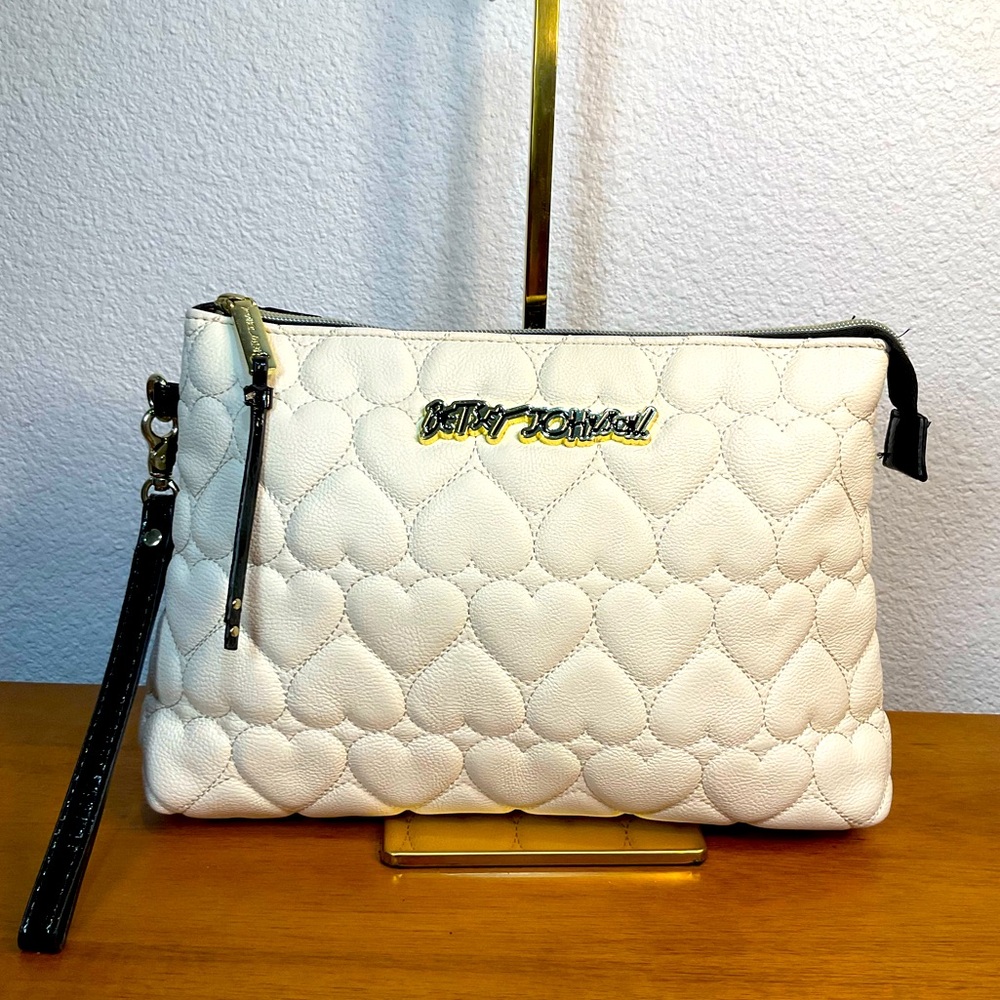 Betsey Johnson Women's‎ WRISTLET/COSMETIC BAG BLACK